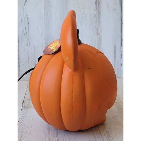 Vintage Mickey Mouse light up face pumpkin Halloween home decor - Picture 5 of 10